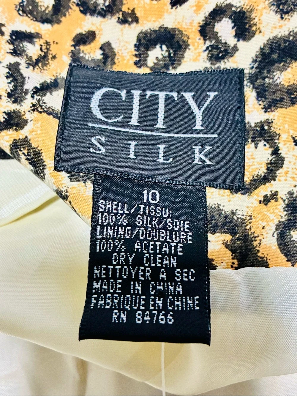 VTG City Silk Leopard 💯 Silk Cropped Lined Jacket w/ Shoulder Pads Button Down
